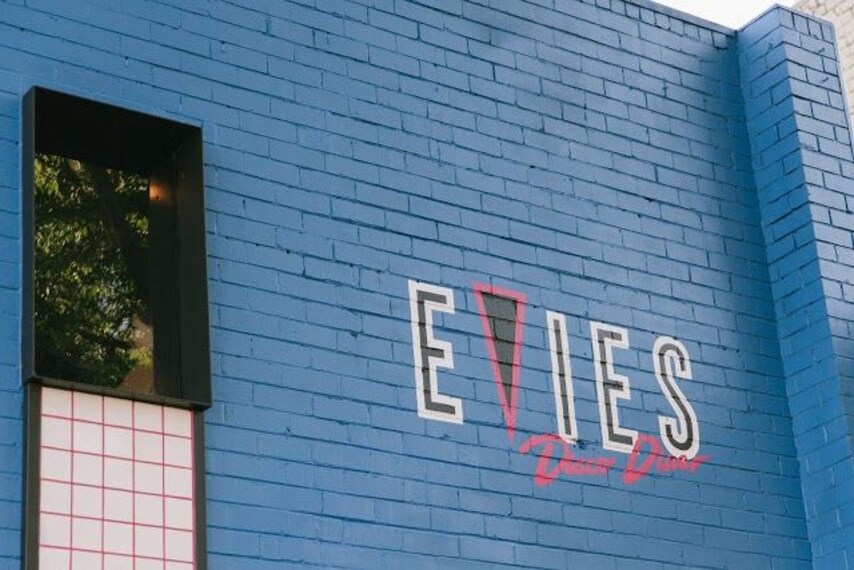 Evies Bar and Diner-1